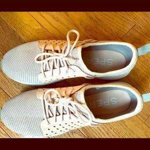 Sperry light pink gym shoes. Size 10.
